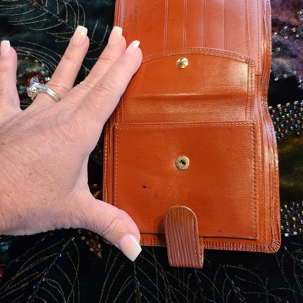 EPI Louis Vuitton Wallet - Picture 8 of 11